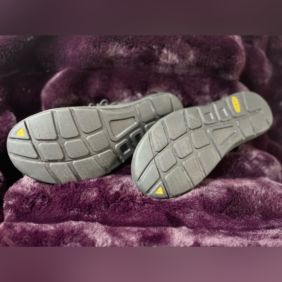 Keen - Picture 4 of 4